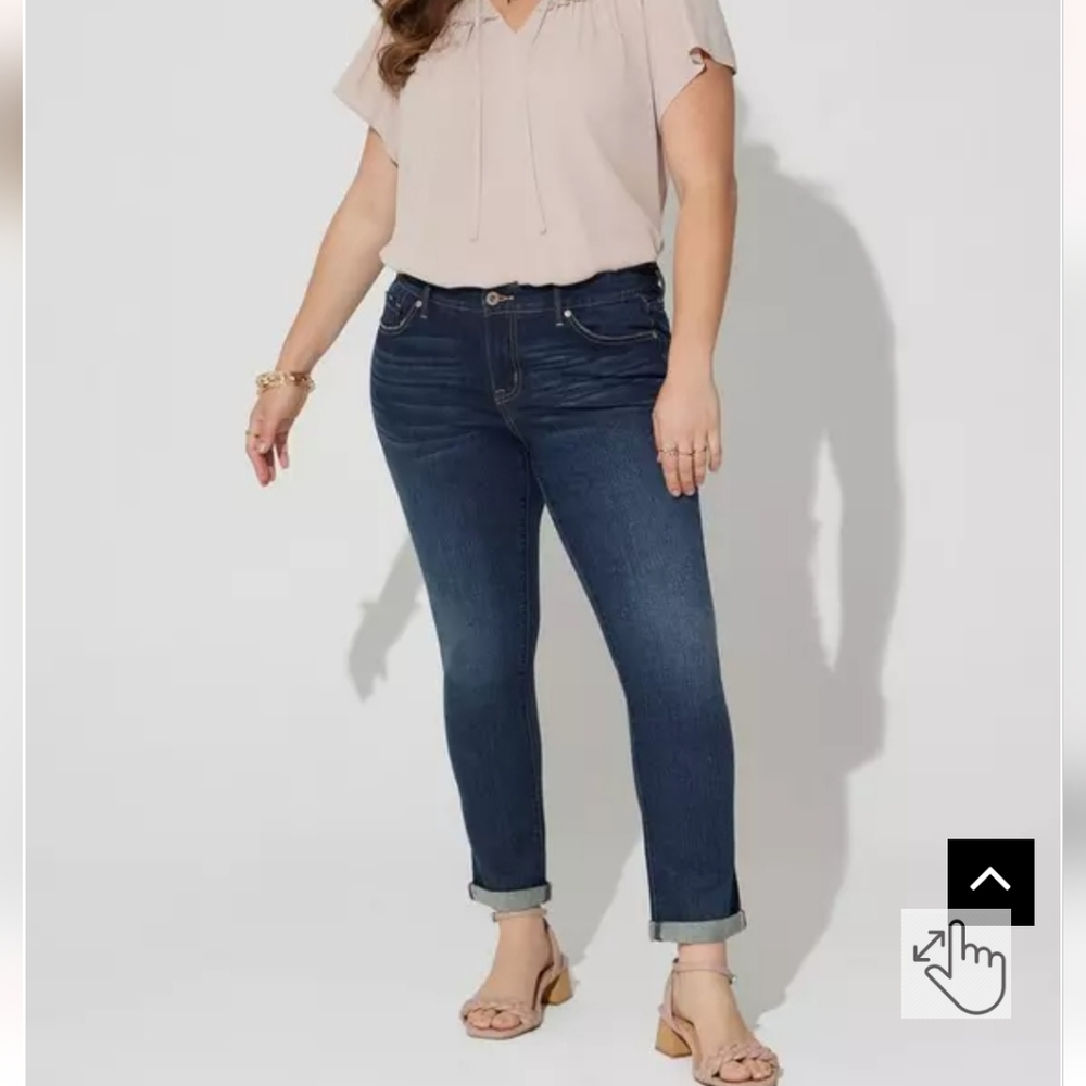 Torrid EXTRA SHORT Boyfriend Straight Vintage Stretch Mid-Rise Jean